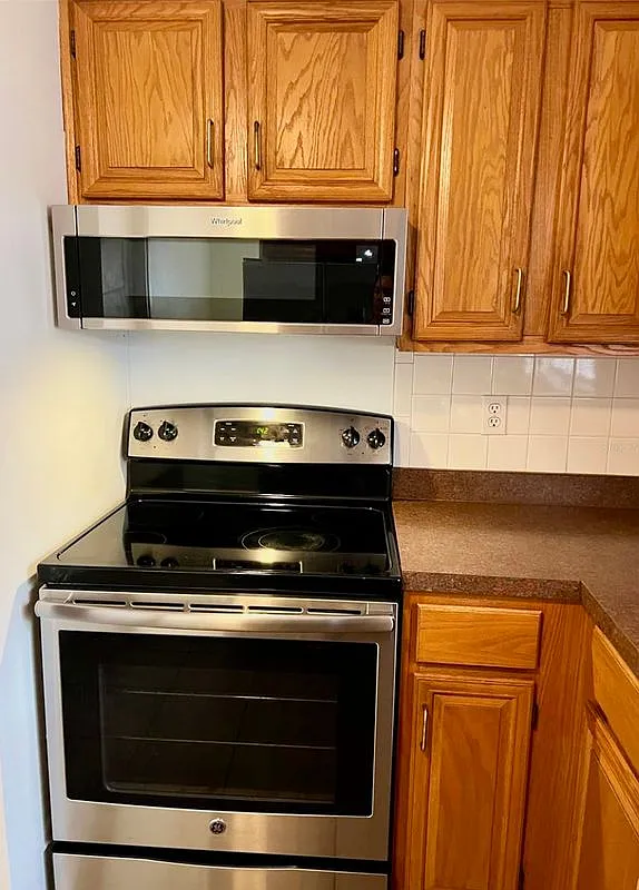 3 bed, 2.0 bath, 1734 sqft, $2,200 — Photo 3