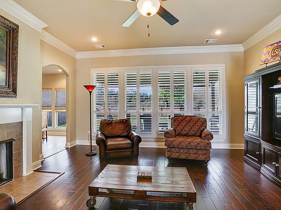 3rd image of 6775 Royal Oaks Ct