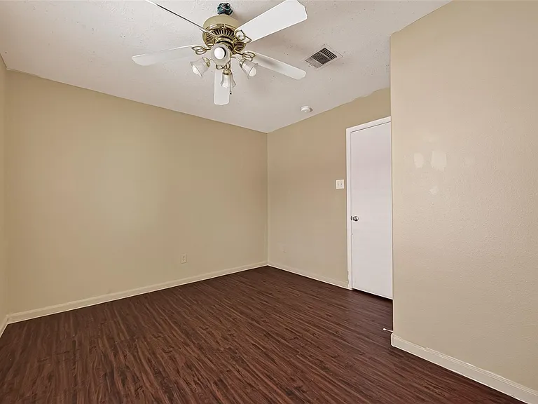827 Royal George Ln — Photo 26