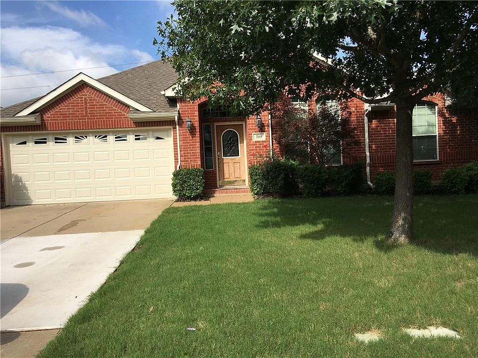 1st image of 709 Crockett Dr