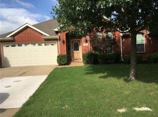 709 Crockett Dr, Mansfield, TX 76063