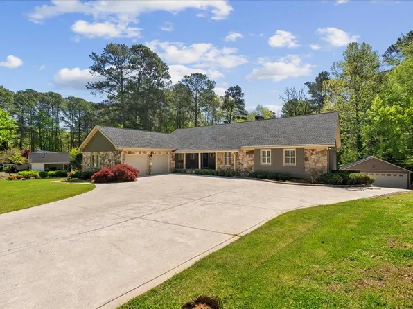 1917 Tiffany Ln, Dalton, GA 30720