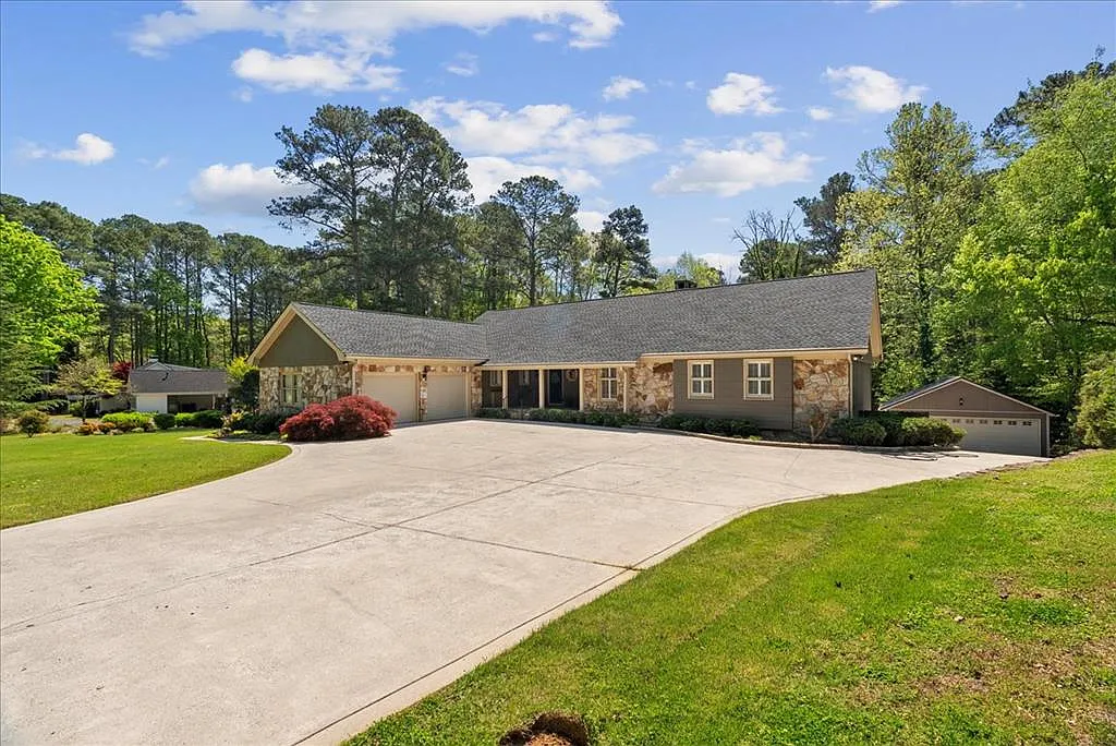 1917 Tiffany Ln photo 1