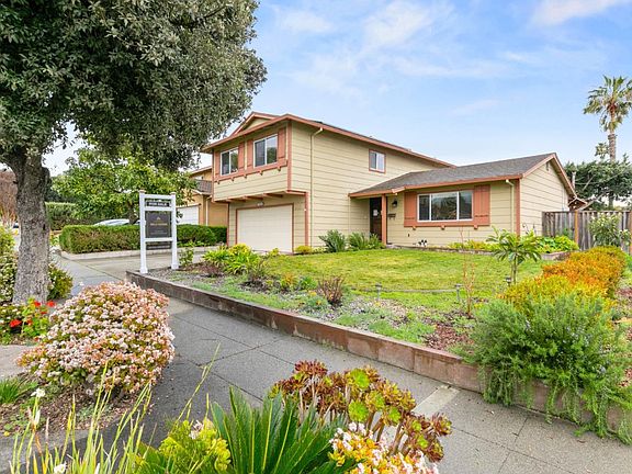 2nd image of 3310 Desertwood Ln