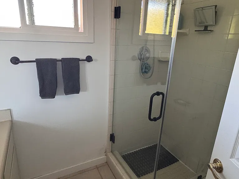 1054 E Fairmont Dr — Photo 17