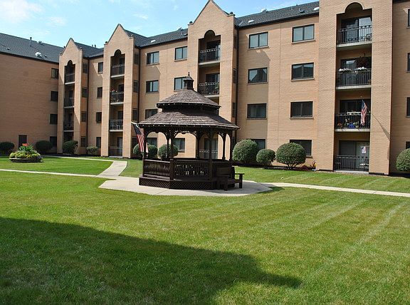 4th image of 7400 W Lawrence Ave Unit 130