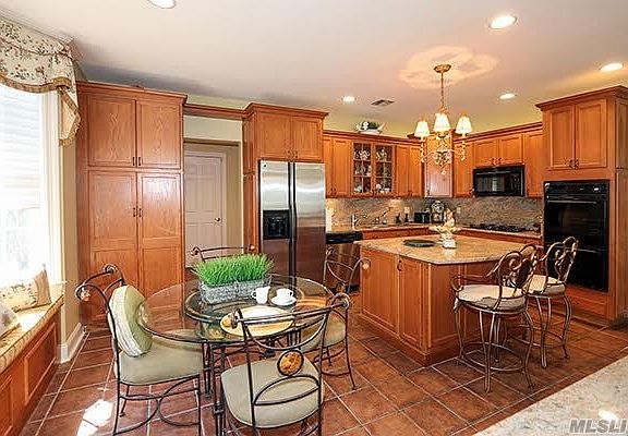 5th image of 216 Altessa Blvd