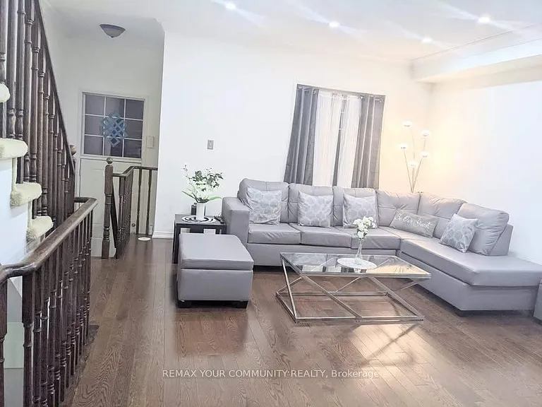 98 John Bell Cres — Photo 1