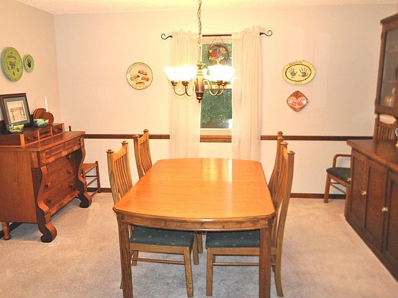 5th image of 11 Essex Ct