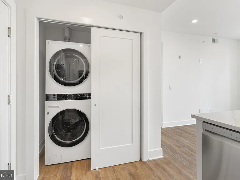 2214 N Front St #202 — Photo 8