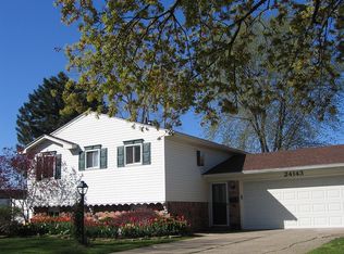 24143 S Duncan Cir, Farmington Hills, MI 48336