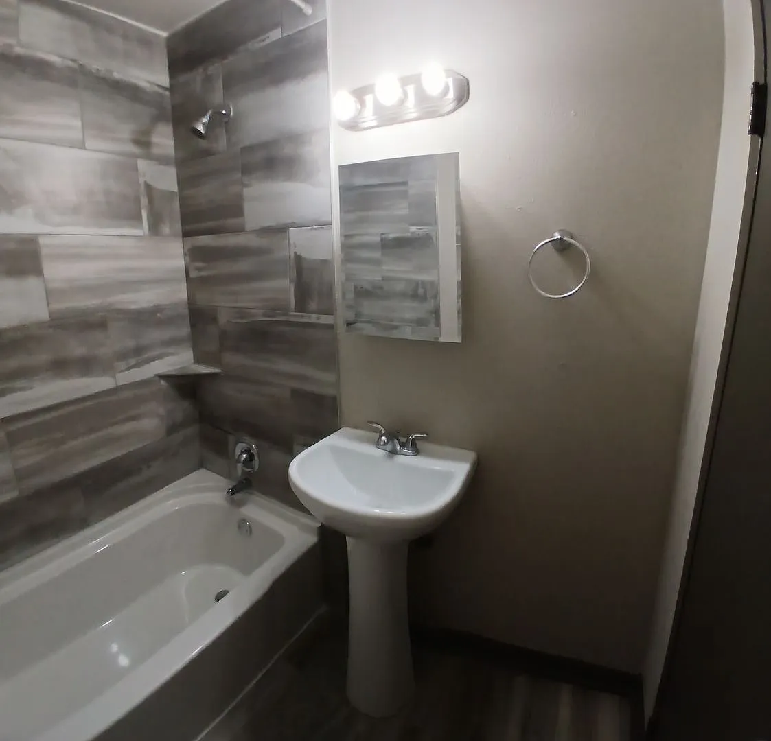 1626 D Street Apartments — Photo 3