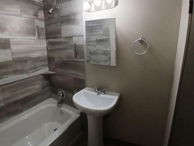 1626 D Street Apartments — Photo 3