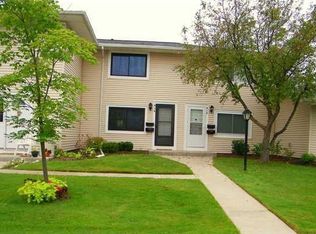 916 Eastbrooke Ln, Rochester, NY 14618