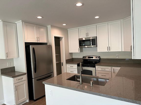 3rd image of 26422 Kimberly Ln