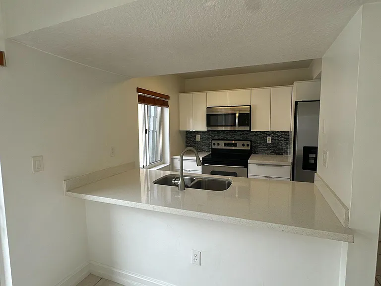 111 Riviera Cir — Photo 14