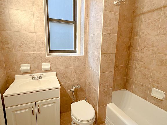 4th image of 1100 Madison Ave APT 2H