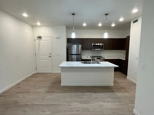 Lexington Sky Apartments
