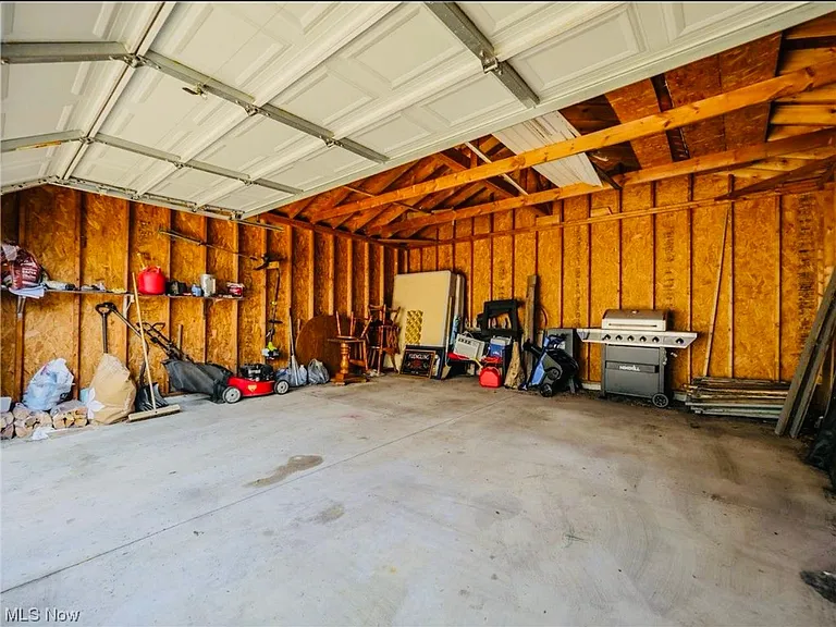 1347 Fry Ave — Photo 33