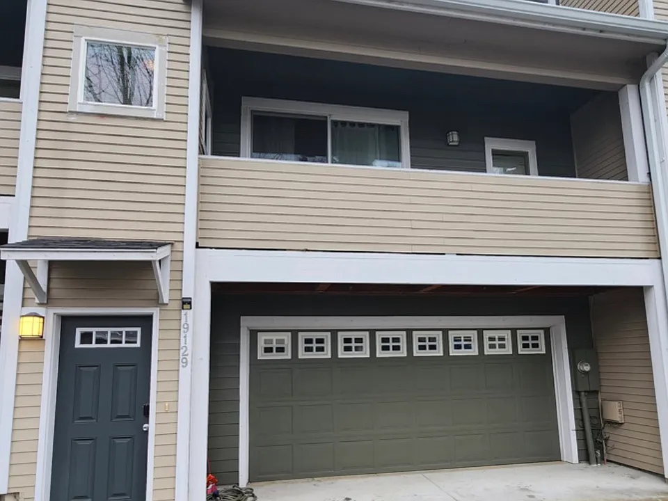 19129 Zoe Ln
