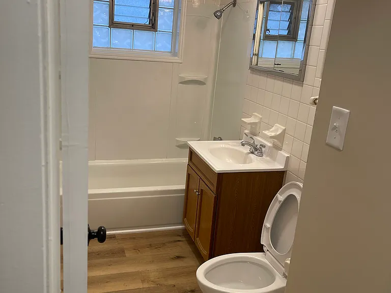 5 Thomas Ct #1E — Photo 5