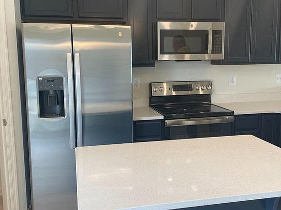 4th image of 377 Hackley Dr