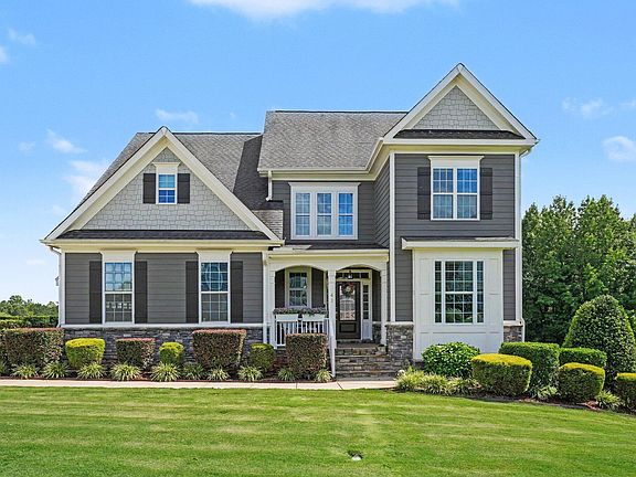 3rd image of 41 Bonaventure Dr