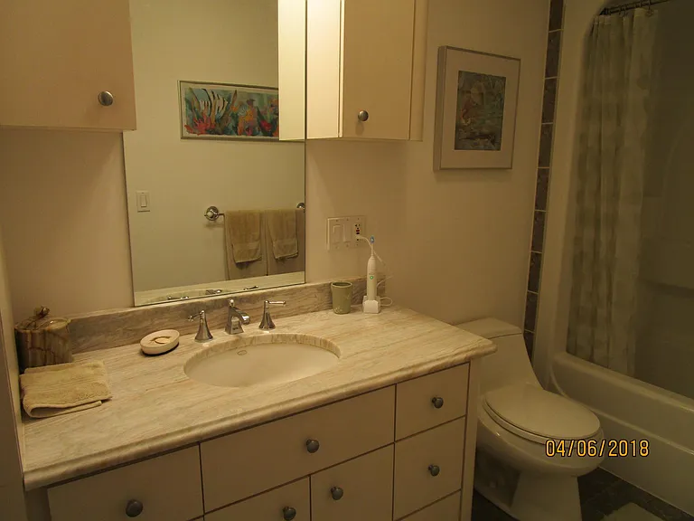 ensuite bathroom for four-poster bedroom