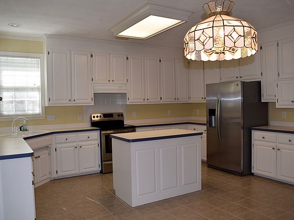 3rd image of 741 Edenbridge Dr