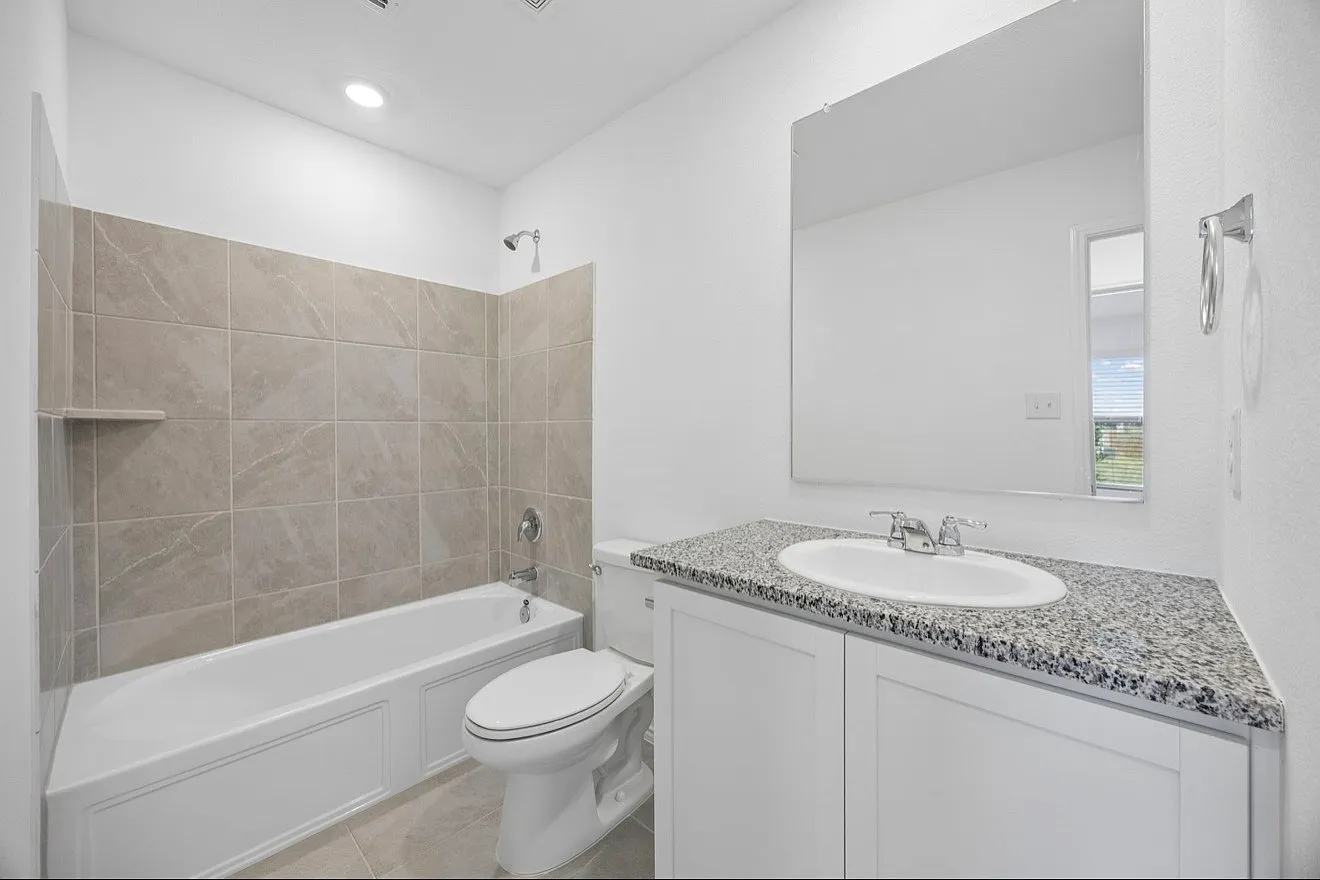 3 bed, 1260 sqft, $2,000 — Photo 3