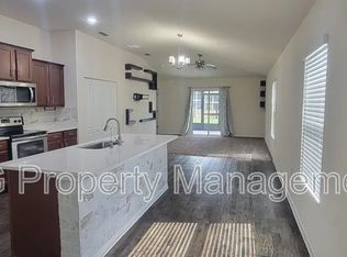 8238 Meadow Walk Ln, Jacksonville, FL 32256