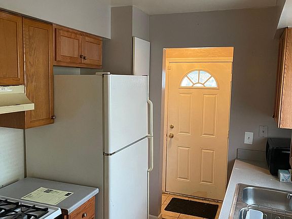 4th image of 8708 Essex Ave