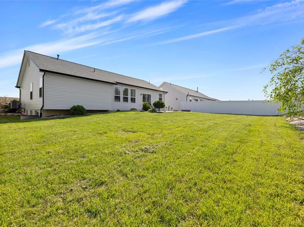 117 Shadow Pointe Dr, Wentzville, MO 63385