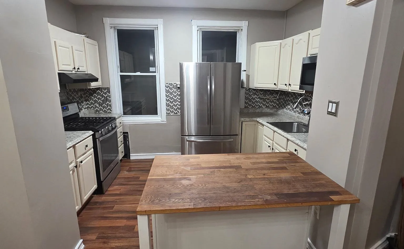 3 bed, 1.0 bath, $2,700 — Photo 2