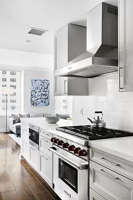5th image of 15 W 63rd St APT 15A