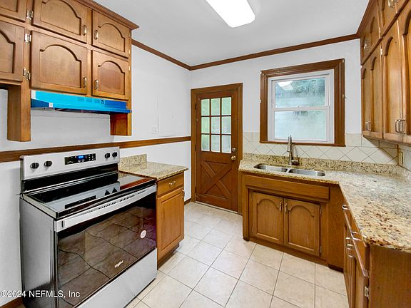 2nd image of 2333 BETHUNE Avenue