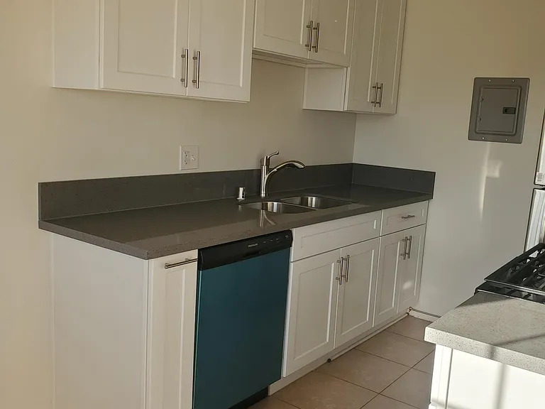 1128 Raymond Ave #5 — Photo 4
