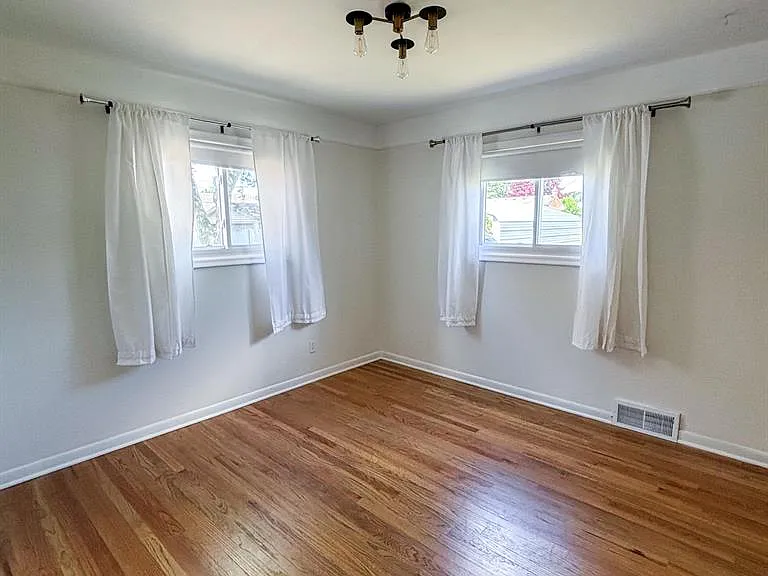28700 Kathryn St — Photo 6