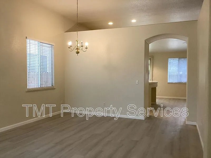 4 bed, 2.0 bath, 1777 sqft, $2,985 — Photo 4