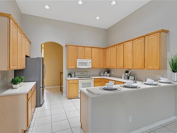 Kitchen with 42" upper cabinets and large breakfast bar