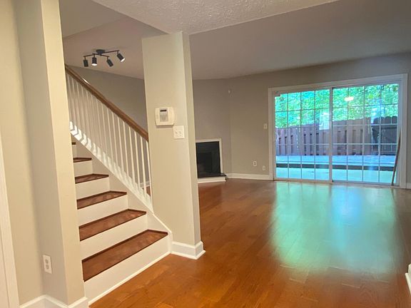 4th image of 727 Somerset Ct