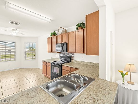 3rd image of 428 SE 8th St