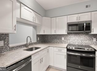 1805 Crystal Dr APT 215S, Arlington, VA 22202