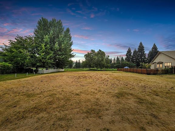 2nd image of 884 Saint Andrews Dr #399