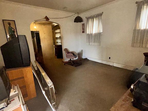 3rd image of 8056 Lynch Rd