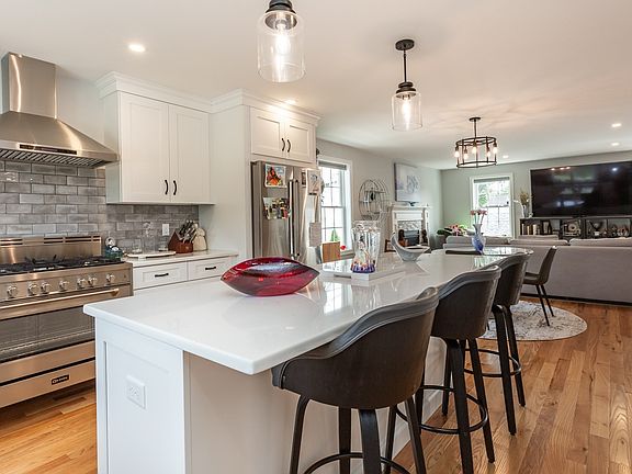 4th image of 60 Garside St #6