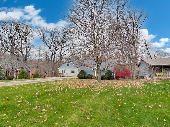 3rd image of 591 Glenwood Dr