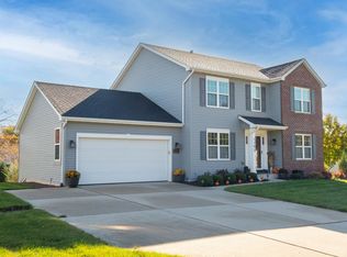 1192 Iris Ln, Grafton, WI 53024