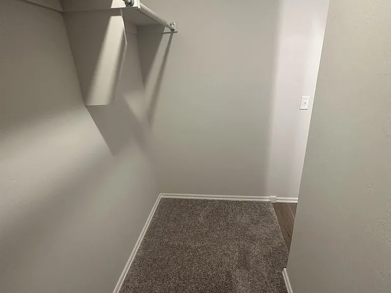 1002 Ichabod Cir — Photo 35