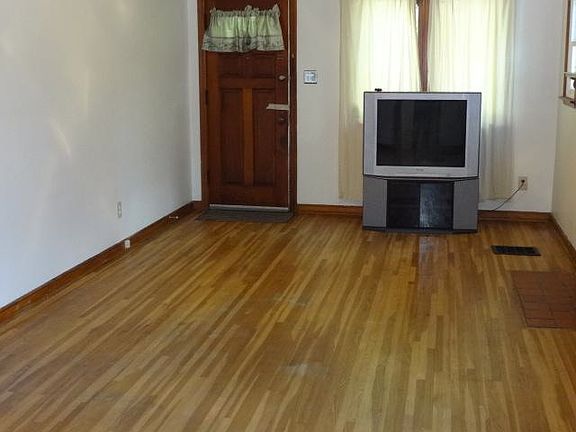 4th image of 1898 Eddystone Ave